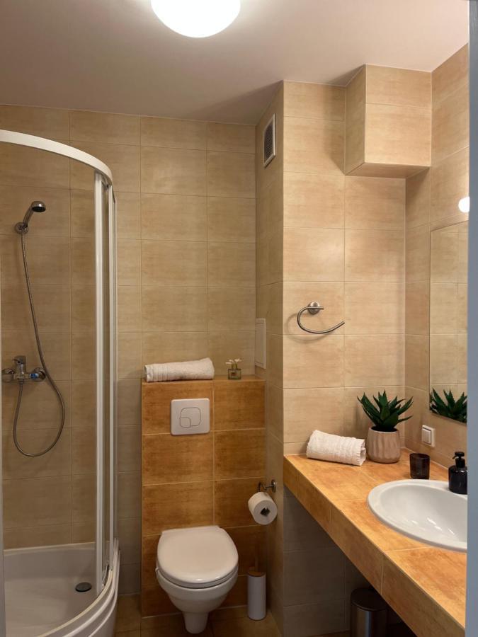 Apartament Z Garazem I Ogrodem Kolobrzeg Ngoại thất bức ảnh