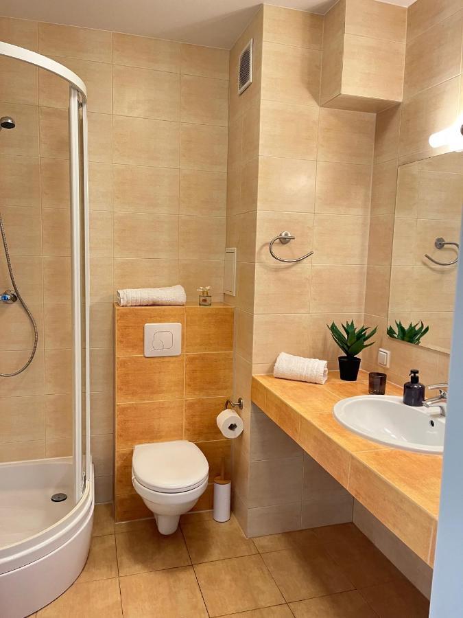 Apartament Z Garazem I Ogrodem Kolobrzeg Ngoại thất bức ảnh